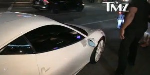 Justin Bieber dans sa Ferrari blanche